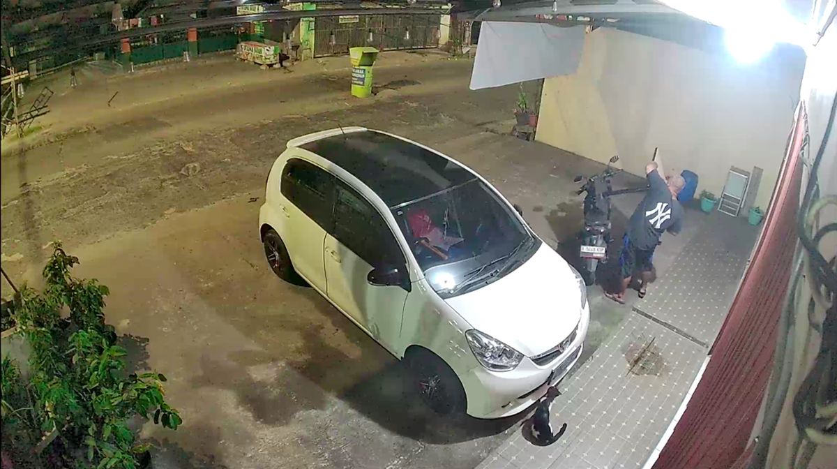 Kejadian di Bekasi, Saat Meja Warung Bakso Pun Dimaling